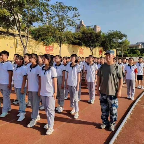 少年何惧骄阳烈，意气风发英姿飒——诸城市实验初级中学七年级25班军训风采