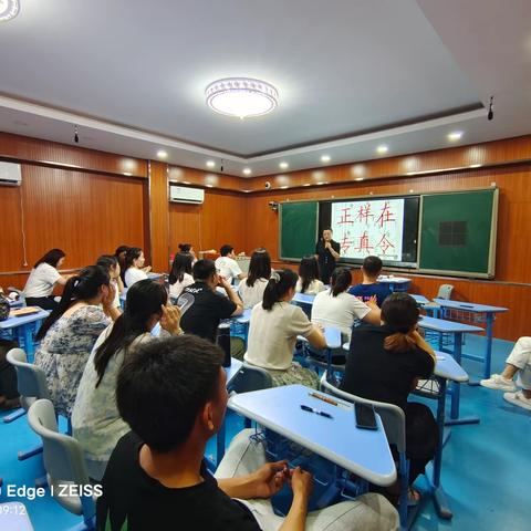 神笔练字学堂走进我校，助力青年教师提升书写技艺