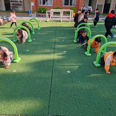 上村幼儿园中二班——阳光户外，撒欢时光📷