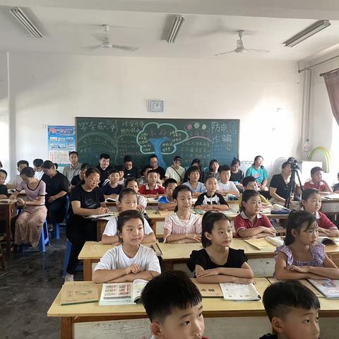 观摩精彩课堂  学习促进成长 卧佛堂学区新入职小学数学教师教学培训