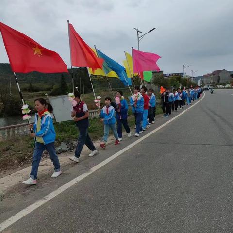 缅怀革命先烈，赓续红色血脉——周畈小学举行清明节祭扫烈士墓活动