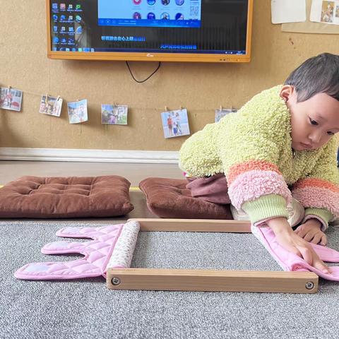 🗣捕捉蒙氏工作美好时刻 🌸喜爱重复练习是正常化儿童特征 🌱儿童的工作与成人不同，完成工作不是目的，工作本身オ是目的 👶👧他们通过反复工作来发展自己…