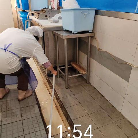 水产课元旦节前前后场清洁大扫除图片