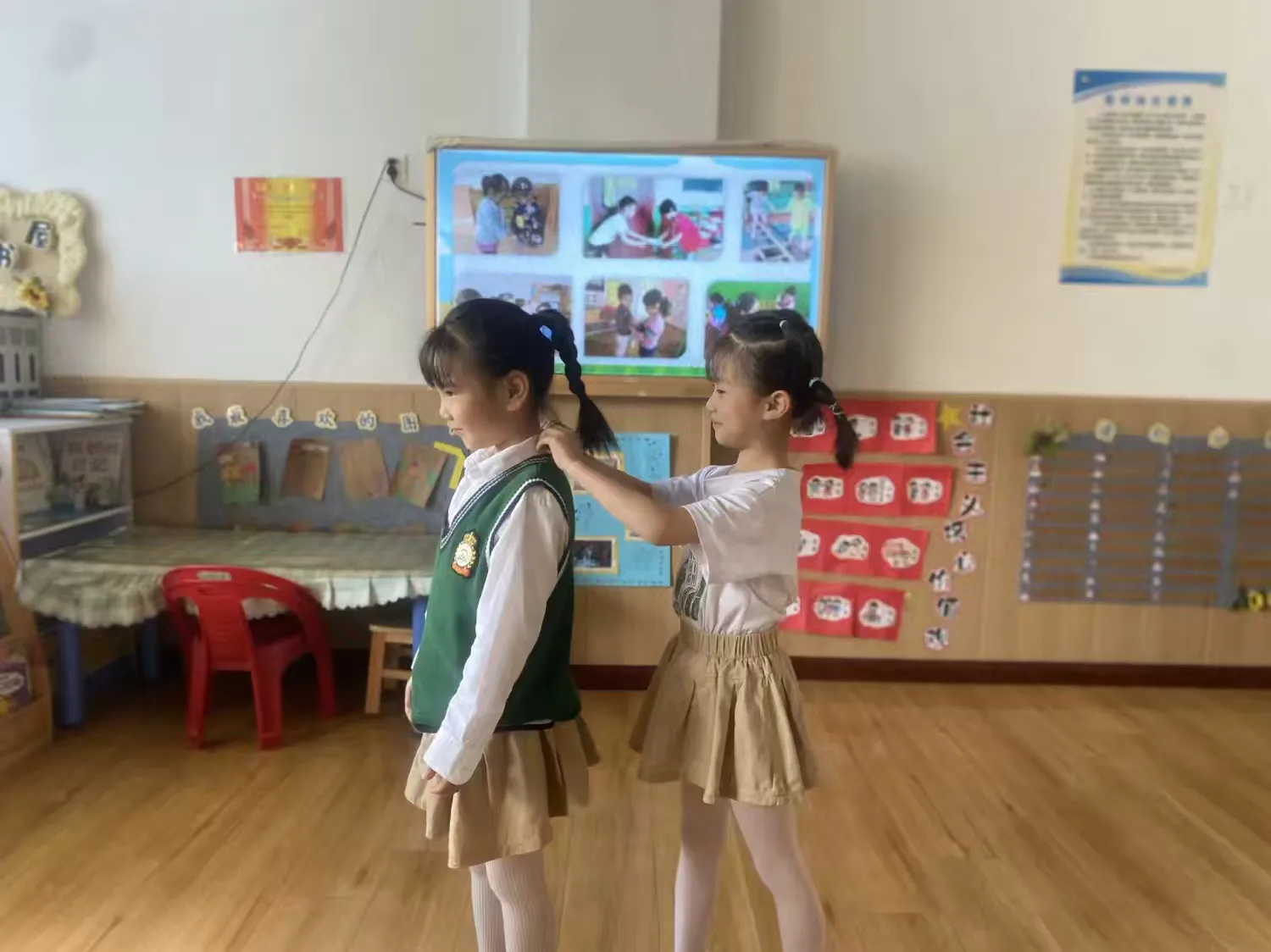 简篇-【实幼·党建领航】拒绝欺凌 与善同行——陇县实验幼儿园《民法典》——防欺凌篇进校园主题党日活动