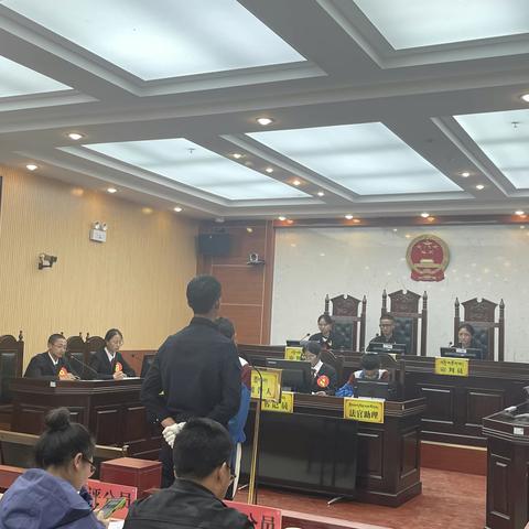 贵南县民族中学“法治伴我成长”模拟法庭活动纪实