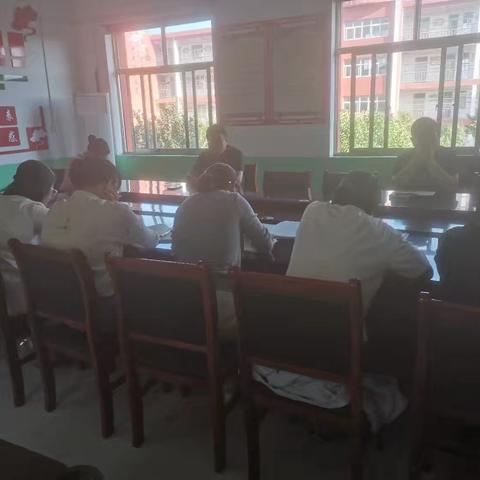 重细节 抓养成------斑鸠店镇中学召开安全专题会议暨班主任论坛