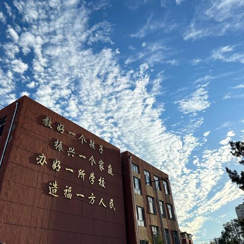 英姿恰少年 青春正启航 —宁安三中2024级新生军训汇演