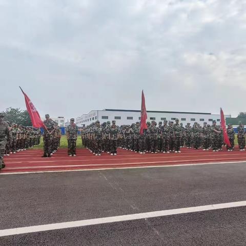 且抒凌云志，不负少年时——新生国防教育纪实