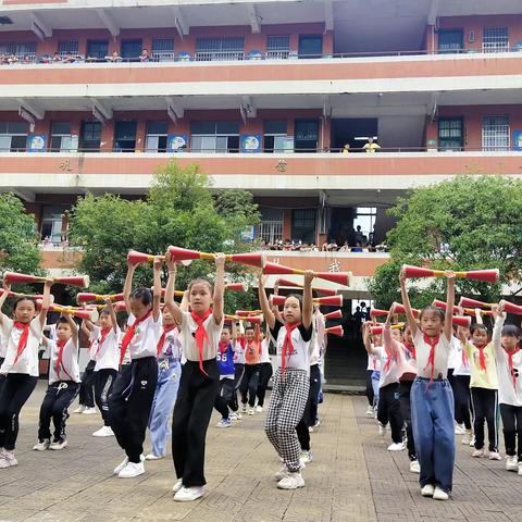 四月芳菲     长鼓飞扬  —— 大圩镇第一小学举行第二届长鼓操比赛