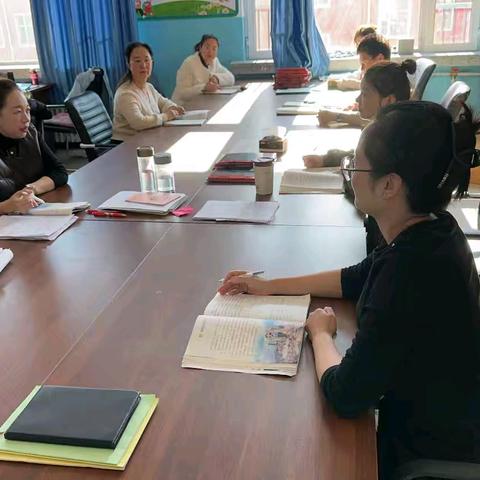 “以单元教学为基础，展集体备课之智慧” ﻿实验小学五年组集体教研