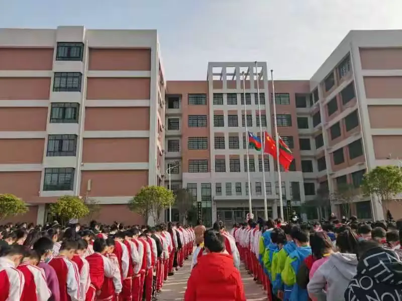 简篇-时光不语,静待花开。最美的班级,最可爱的你们——嘉禾县一鸣学校1806班