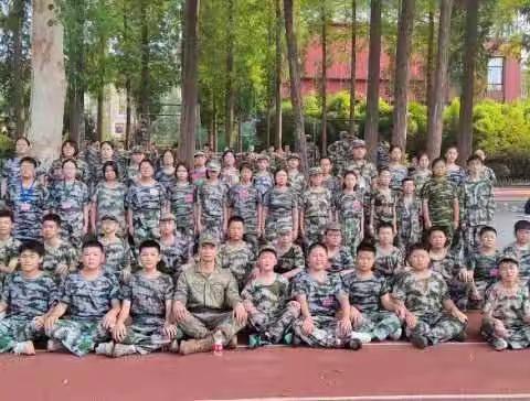 且抒凌云志，不负少年时—17班军训纪实