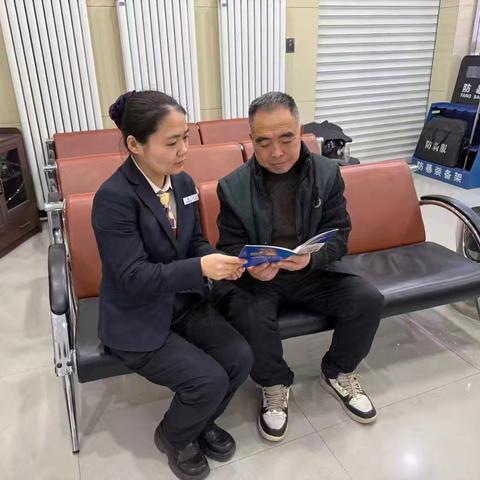 洪都银行常青支行开展厅堂防范电信网络诈骗宣传活动