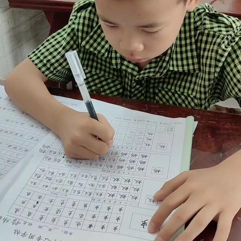 星梦缘暑假写字班（第一教室）课堂习作剪影 2025.7.19