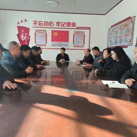 区烟草局主要负责同志到南谢堡村开展“恳谈日”活动