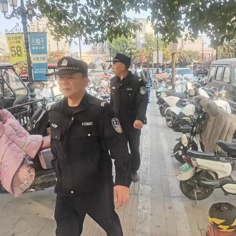 示范区金耀街道办事处专职巡防队在辖区内小区和娱乐场所及人员流量大地段进行巡逻确保人民群众生命财产安全