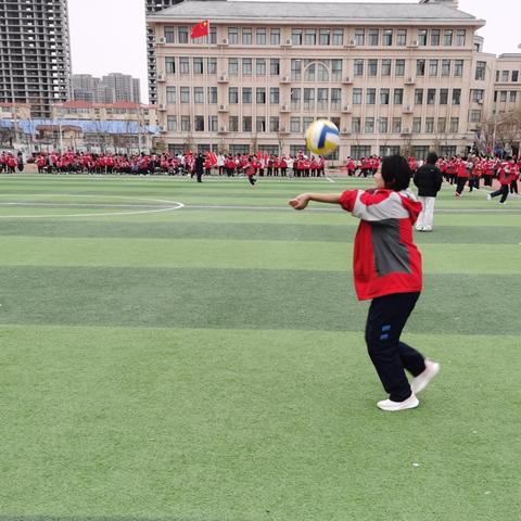 青春赛场展锋芒    团结协作创佳绩  初三（1）班趣味体育竞赛汇报