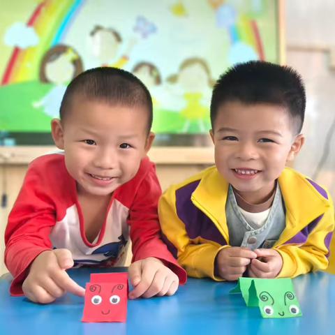 小一班本周成长速递：色彩里的快乐与收获