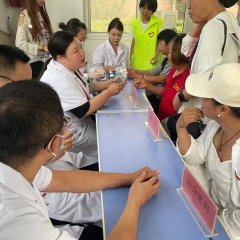 城西街道叠翠社区开展“爱心汇聚  健康同行”义诊活动