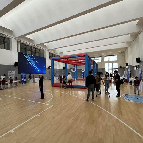 探秘科技奥妙  走进人工智能---第二届广东省青少年科技创客大赛参观体验活动