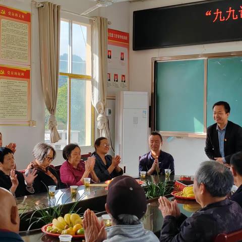 龙山县第三小学提前开展重阳节庆祝活动