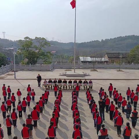 心怀感恩，共沐朝阳——檀山完小首次升旗仪式圆满举行！