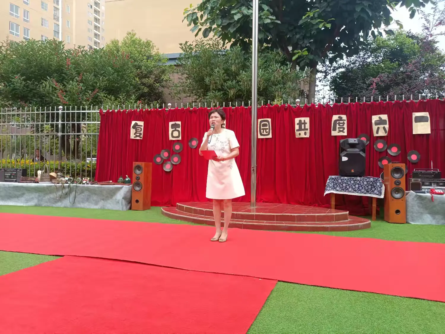 简篇-隆阳区幼儿园兰馨园
——8090年代怀旧活动
《复古游园,共度六一》