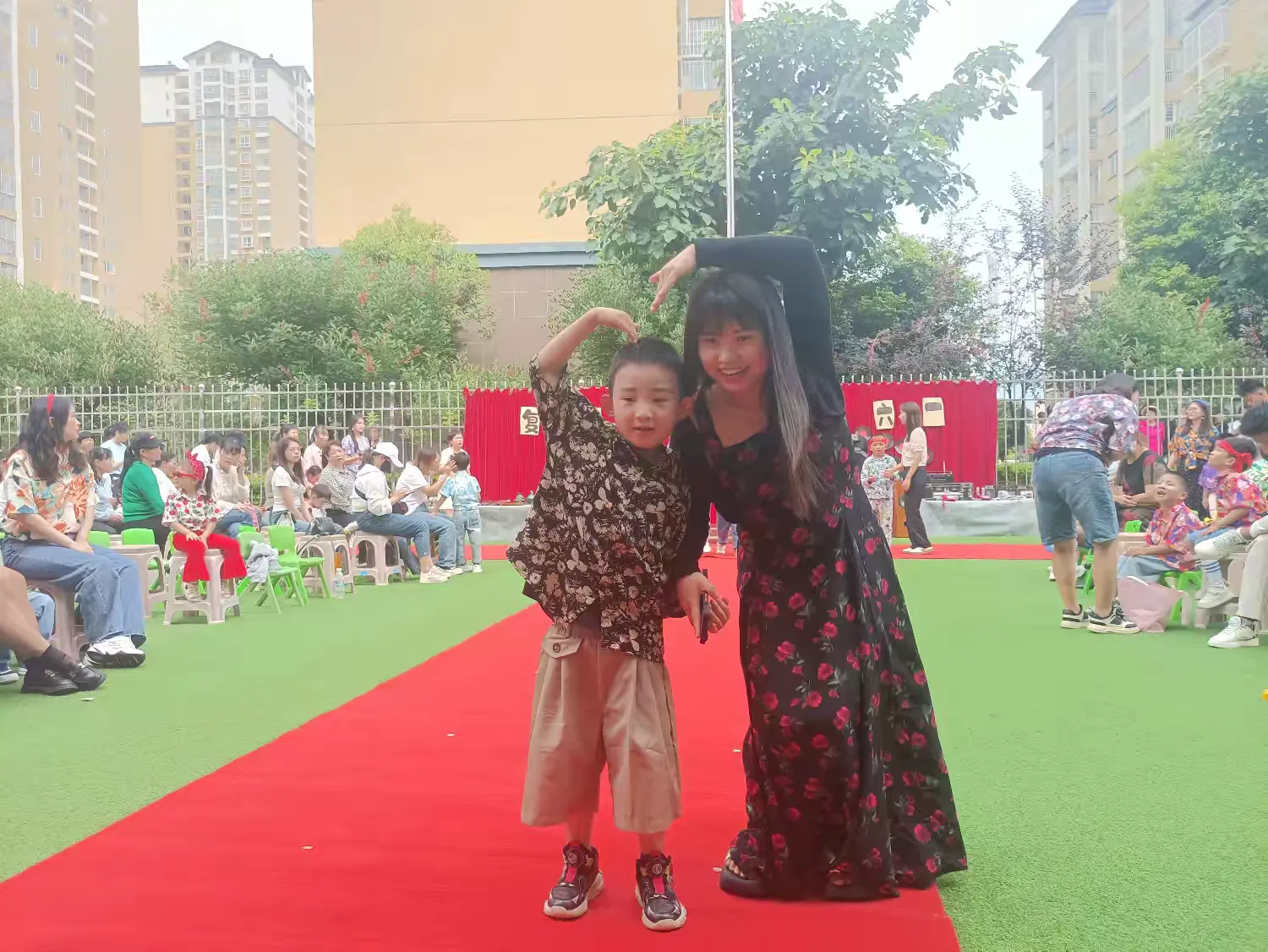 简篇-隆阳区幼儿园兰馨园
——8090年代怀旧活动
《复古游园,共度六一》