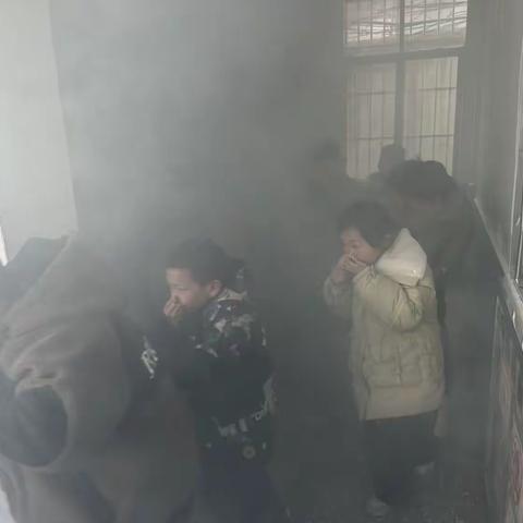 赤山镇中心小学开展2025年春季消防逃生应急疏散演练活动