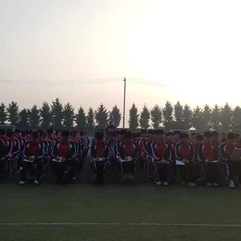 知不足而奋进  望远山而力行 ---212班月考总结表彰