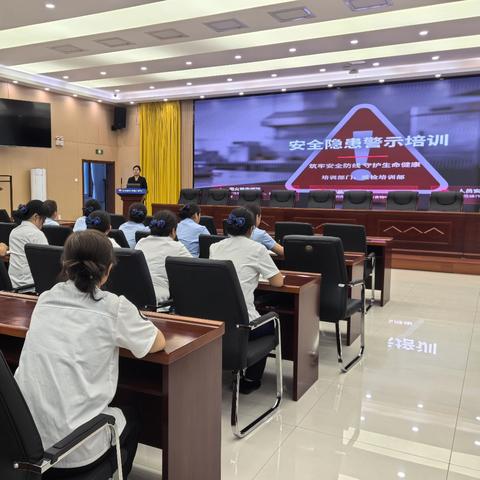 开展安全专项培训 夯实食堂管理工作基础——公司领导赴陕北第二片区开展质检、安全月专题培训