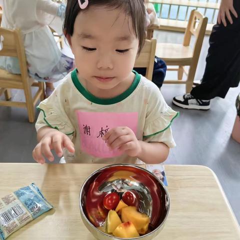 快乐新起点，成长新启航——新店西苑幼儿园小一班开学第一周精彩回顾稚嫩的脸庞