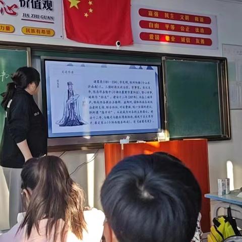 新窝铺学校党建：