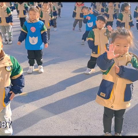 新爱婴跨世纪幼儿园小一班一周成长记—《☀快乐至上》