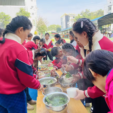 瑞丽市红果果幼儿园“迎新春”