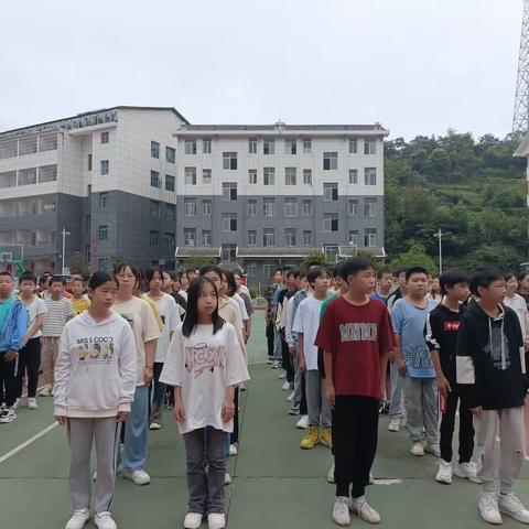 播阳中学2023年秋季2201军训汇报
