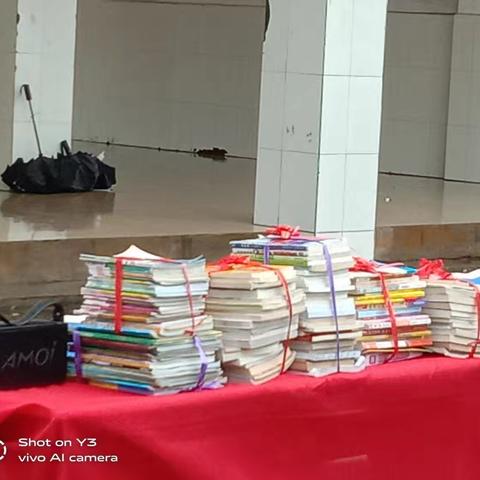 临高县第一小学向博厚中心学校捐建“梦想图书角”图书捐赠仪式