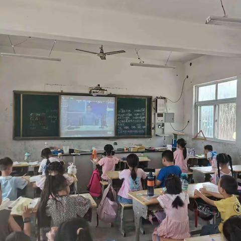 颍川教育集团皇帝庙校区九才田小学消防安全演练