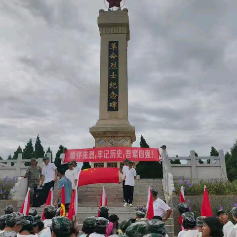 “拉练绽青春·缅怀英烈魂”元马中学七年级军训拉练主题活动