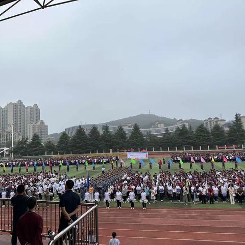 湘潭县第一中学第五十九届田径运动会:2309班挥动活力，放飞梦想