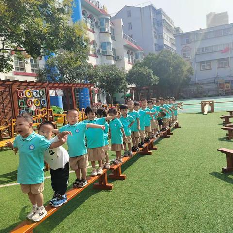 二幼小二班萌娃入园一周成长记