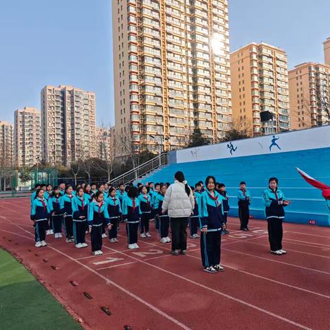 鲜红的旗帜，赤诚的心——郯城县第五实验小学举行庄严升旗仪式