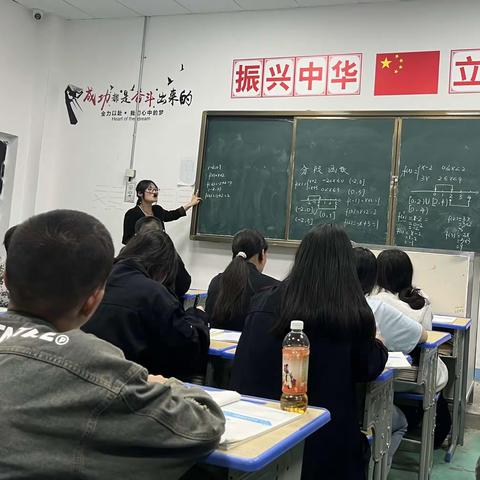 课堂教学展风采，听课评课促成长——上饶安防工程学校公共课教研组听评课活动