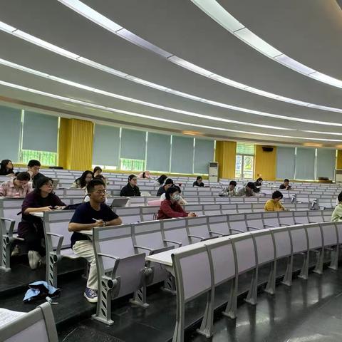 深耕审题之道，赋能作文教学 ——海口市高中语文新教师培训活动