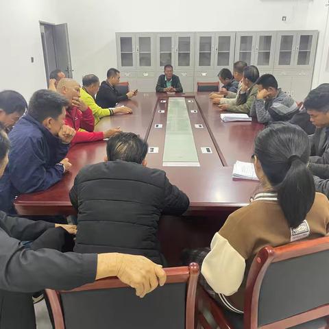 岭仔村召开村两委班子工作会议