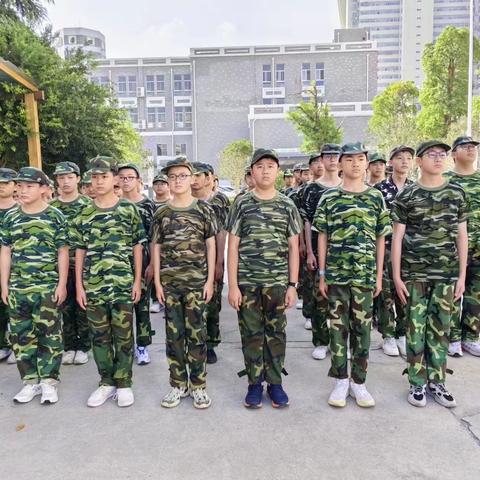 且抒凌云志，不负少年时——新生国防教育纪实