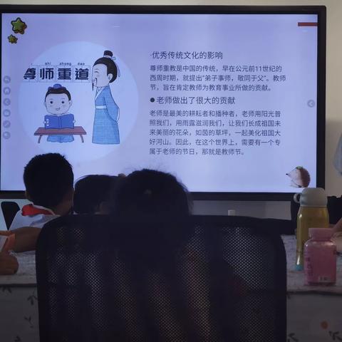 您是春雨，浇灌着幼苗的憧憬；照亮了童稚的心灵，推引着每个学子前行。V笑小队祝全体老师节日快乐