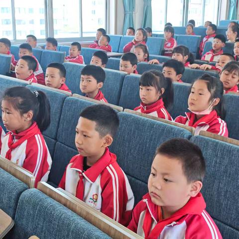 【安全护航，快乐成长】——和安里小学二年一班家长进课堂安全教育活动