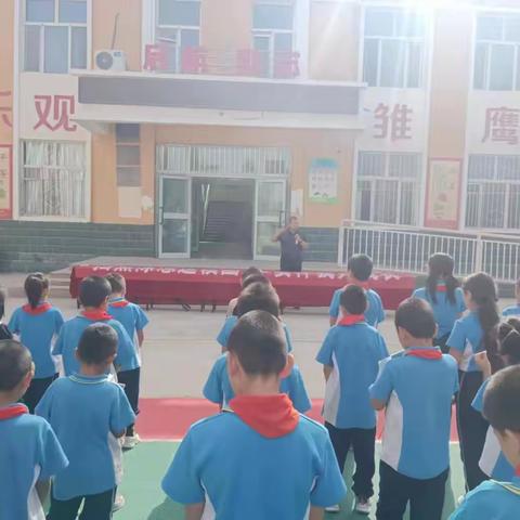 尉犁县第七小学扫黑除恶万人签字宣传  活动