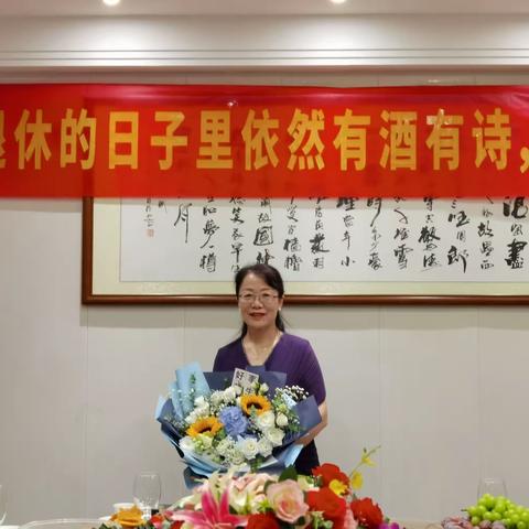 “向往的生活- 辉辉专场” 教龄40年，校龄23年， 致敬龙岗区实验学校 刘文辉老师， 教育界的天花板， 我们最喜爱的辉辉。 爱你🥰🥰🥰